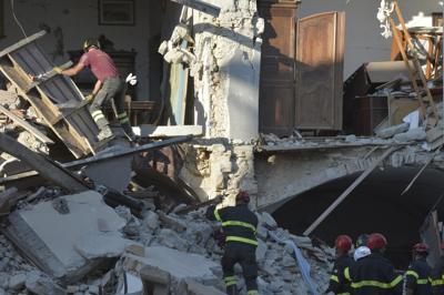 Terremoto, 290 morti. Ancora 14 persone da identificare. Quasi 2mila scosse Terremoto, 290 morti. Ancora 14 persone da identificare. Quasi 2mila scosse
