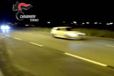 Corse d'auto clandestine nel torinese a 200 km/h