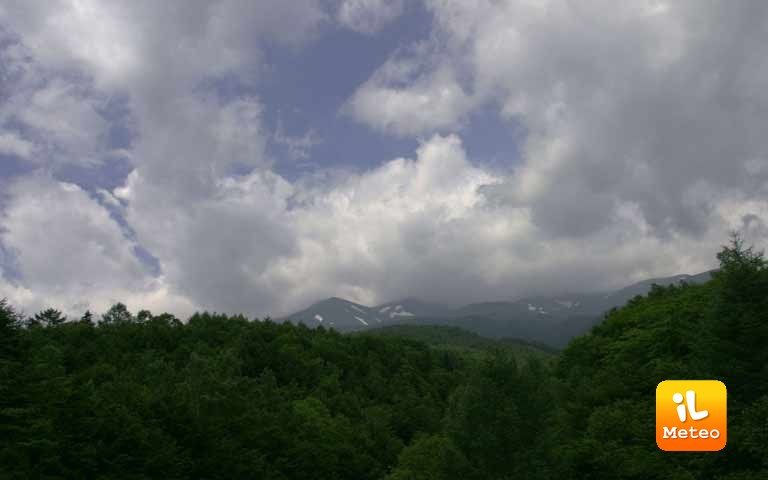 Meteo Aosta: oggi poco nuvoloso, Lunedì 4 temporali e schiarite, Martedì 5 sole e caldo