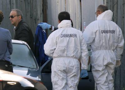 Giovane uccisa a coltellate, ferito il compagno: