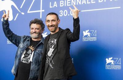 Venezia 74 - Ammore e Malavita: recensione del film dei Manetti Bros Venezia 74 - Ammore e Malavita: recensione del film dei Manetti Bros
